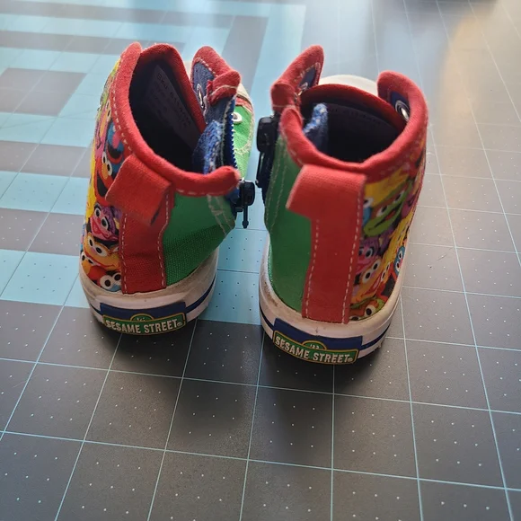 Sesame Street Hightop Toddler Shoes Sz 6 Nostagic - Picture 2 of 9